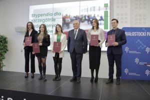 17 studentów UMB ze stypendiami Prezydenta Miasta Białegostoku dla szczególnie uzdolnionych studentów 17 studentów UMB ze stypendiami Prezydenta Miasta Białegostoku dla szczególnie uzdolnionych studentów