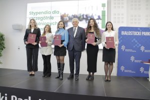 17 studentów UMB ze stypendiami Prezydenta Miasta Białegostoku dla szczególnie uzdolnionych studentów 17 studentów UMB ze stypendiami Prezydenta Miasta Białegostoku dla szczególnie uzdolnionych studentów