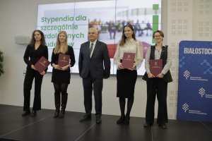 17 studentów UMB ze stypendiami Prezydenta Miasta Białegostoku dla szczególnie uzdolnionych studentów 17 studentów UMB ze stypendiami Prezydenta Miasta Białegostoku dla szczególnie uzdolnionych studentów