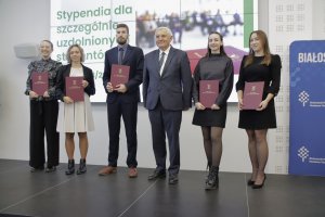 17 studentów UMB ze stypendiami Prezydenta Miasta Białegostoku dla szczególnie uzdolnionych studentów 17 studentów UMB ze stypendiami Prezydenta Miasta Białegostoku dla szczególnie uzdolnionych studentów