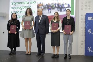 17 studentów UMB ze stypendiami Prezydenta Miasta Białegostoku dla szczególnie uzdolnionych studentów 17 studentów UMB ze stypendiami Prezydenta Miasta Białegostoku dla szczególnie uzdolnionych studentów