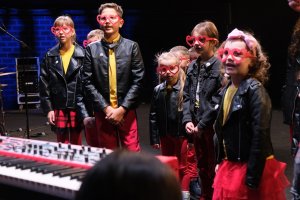 „Załóżmy razem czerwone okulary” z Kliniką Onkologii i Hematologii Dziecięcej UDSK dla WOŚP