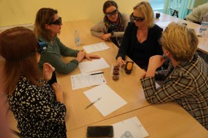 Jak pomóc, kiedy nic nie widać? – szkolenia ze wsparcia osób z niepełnosprawnościami