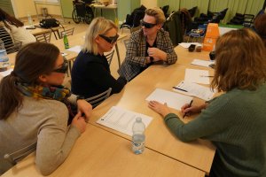 Jak pomóc, kiedy nic nie widać? – szkolenia ze wsparcia osób z niepełnosprawnościami