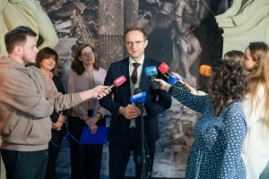 Opowieść o odwadze, pasji i wierze w wartość nauki. UMB przed jubileuszem 75-lecia