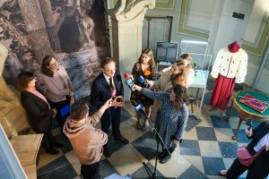 Opowieść o odwadze, pasji i wierze w wartość nauki. UMB przed jubileuszem 75-lecia