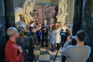Opowieść o odwadze, pasji i wierze w wartość nauki. UMB przed jubileuszem 75-lecia