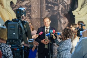 Opowieść o odwadze, pasji i wierze w wartość nauki. UMB przed jubileuszem 75-lecia