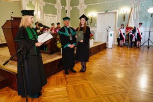 Absolwenci Farmacji z dyplomami UMB