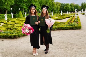 Absolwenci Farmacji z dyplomami UMB