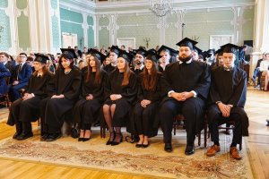 Absolwenci Farmacji z dyplomami UMB