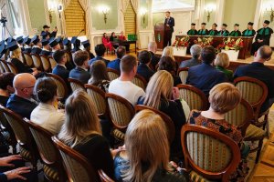 Absolwenci Farmacji z dyplomami UMB