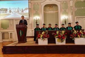 Absolwenci Farmacji z dyplomami UMB