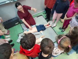 Czym skorupka za młodu nasiąknie … studenci ratownictwa medycznego edukują 7- latków