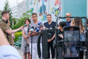 Niebezpieczne hulajnogi elektryczne – konferencja prasowa lekarzy UDSK i podlaskiej policji Niebezpieczne hulajnogi elektryczne – konferencja prasowa lekarzy UDSK i podlaskiej policji