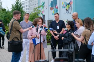 Niebezpieczne hulajnogi elektryczne – konferencja prasowa lekarzy UDSK i podlaskiej policji Niebezpieczne hulajnogi elektryczne – konferencja prasowa lekarzy UDSK i podlaskiej policji