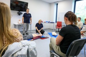 Praktyczne szkolenia z pierwszej pomocy dla pracowników UMB Praktyczne szkolenia z pierwszej pomocy dla pracowników UMB