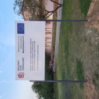 Tablica informacyjna informująca o finansowaniu inwestycji ze środków KPO 