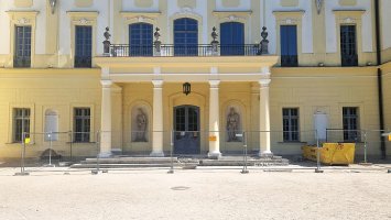 Konserwacja schodów i tarasu od strony ogrodu Pałacu Branickich Konserwacja schodów i tarasu od strony ogrodu Pałacu Branickich