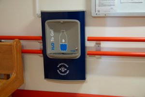 15 dystrybutorów wody pitnej od Wodociągów Białostockich już na oddziałach UDSK 15 dystrybutorów wody pitnej od Wodociągów Białostockich już na oddziałach UDSK