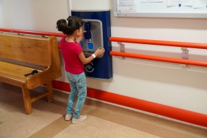 15 dystrybutorów wody pitnej od Wodociągów Białostockich już na oddziałach UDSK 15 dystrybutorów wody pitnej od Wodociągów Białostockich już na oddziałach UDSK