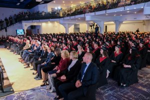 Blisko 240 nowych lekarzy rusza z UMB w świat - dyplomatoria 2025 na Wydziale Lekarskim Blisko 240 nowych lekarzy rusza z UMB w świat - dyplomatoria 2025 na Wydziale Lekarskim