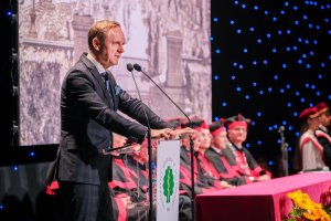 Blisko 240 nowych lekarzy rusza z UMB w świat - dyplomatoria 2025 na Wydziale Lekarskim Blisko 240 nowych lekarzy rusza z UMB w świat - dyplomatoria 2025 na Wydziale Lekarskim