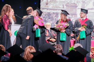 Blisko 240 nowych lekarzy rusza z UMB w świat - dyplomatoria 2025 na Wydziale Lekarskim Blisko 240 nowych lekarzy rusza z UMB w świat - dyplomatoria 2025 na Wydziale Lekarskim