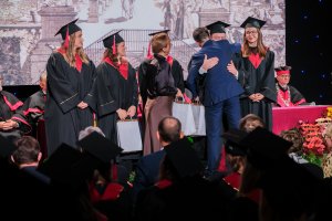 Blisko 240 nowych lekarzy rusza z UMB w świat - dyplomatoria 2025 na Wydziale Lekarskim Blisko 240 nowych lekarzy rusza z UMB w świat - dyplomatoria 2025 na Wydziale Lekarskim