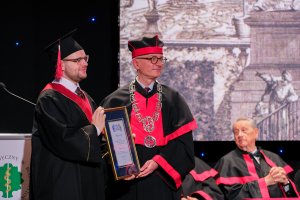 Blisko 240 nowych lekarzy rusza z UMB w świat - dyplomatoria 2025 na Wydziale Lekarskim Blisko 240 nowych lekarzy rusza z UMB w świat - dyplomatoria 2025 na Wydziale Lekarskim