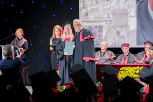 Blisko 240 nowych lekarzy rusza z UMB w świat - dyplomatoria 2025 na Wydziale Lekarskim Blisko 240 nowych lekarzy rusza z UMB w świat - dyplomatoria 2025 na Wydziale Lekarskim