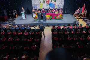 Blisko 240 nowych lekarzy rusza z UMB w świat - dyplomatoria 2025 na Wydziale Lekarskim Blisko 240 nowych lekarzy rusza z UMB w świat - dyplomatoria 2025 na Wydziale Lekarskim