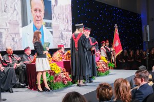 Blisko 240 nowych lekarzy rusza z UMB w świat - dyplomatoria 2025 na Wydziale Lekarskim Blisko 240 nowych lekarzy rusza z UMB w świat - dyplomatoria 2025 na Wydziale Lekarskim