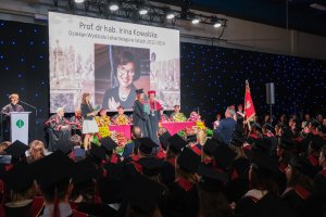 Blisko 240 nowych lekarzy rusza z UMB w świat - dyplomatoria 2025 na Wydziale Lekarskim Blisko 240 nowych lekarzy rusza z UMB w świat - dyplomatoria 2025 na Wydziale Lekarskim