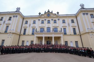 Blisko 240 nowych lekarzy rusza z UMB w świat - dyplomatoria 2025 na Wydziale Lekarskim