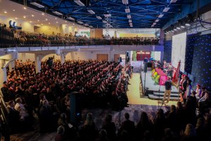 Blisko 240 nowych lekarzy rusza z UMB w świat - dyplomatoria 2025 na Wydziale Lekarskim Blisko 240 nowych lekarzy rusza z UMB w świat - dyplomatoria 2025 na Wydziale Lekarskim