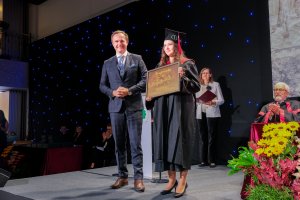 Blisko 240 nowych lekarzy rusza z UMB w świat - dyplomatoria 2025 na Wydziale Lekarskim Blisko 240 nowych lekarzy rusza z UMB w świat - dyplomatoria 2025 na Wydziale Lekarskim