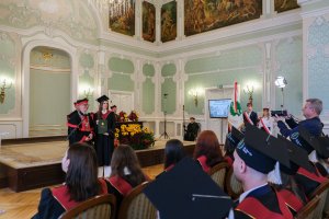 78 lekarzy dentystów i 7 higienistek stomatologicznych z dyplomami 78 lekarzy dentystów i 7 higienistek stomatologicznych z dyplomami