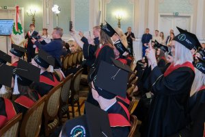 78 lekarzy dentystów i 7 higienistek stomatologicznych z dyplomami 78 lekarzy dentystów i 7 higienistek stomatologicznych z dyplomami