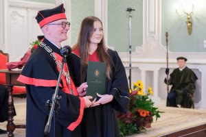 78 lekarzy dentystów i 7 higienistek stomatologicznych z dyplomami 78 lekarzy dentystów i 7 higienistek stomatologicznych z dyplomami