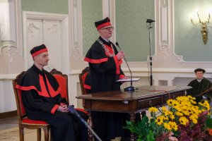 78 lekarzy dentystów i 7 higienistek stomatologicznych z dyplomami 78 lekarzy dentystów i 7 higienistek stomatologicznych z dyplomami