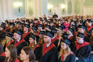 78 lekarzy dentystów i 7 higienistek stomatologicznych z dyplomami 78 lekarzy dentystów i 7 higienistek stomatologicznych z dyplomami