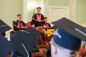 78 lekarzy dentystów i 7 higienistek stomatologicznych z dyplomami 78 lekarzy dentystów i 7 higienistek stomatologicznych z dyplomami