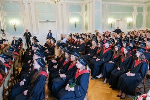 78 lekarzy dentystów i 7 higienistek stomatologicznych z dyplomami 78 lekarzy dentystów i 7 higienistek stomatologicznych z dyplomami