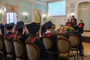 78 lekarzy dentystów i 7 higienistek stomatologicznych z dyplomami 78 lekarzy dentystów i 7 higienistek stomatologicznych z dyplomami