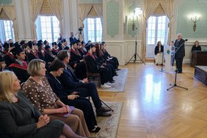 78 lekarzy dentystów i 7 higienistek stomatologicznych z dyplomami 78 lekarzy dentystów i 7 higienistek stomatologicznych z dyplomami