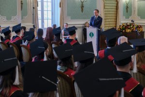 78 lekarzy dentystów i 7 higienistek stomatologicznych z dyplomami 78 lekarzy dentystów i 7 higienistek stomatologicznych z dyplomami