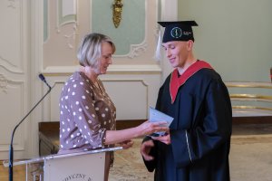 78 lekarzy dentystów i 7 higienistek stomatologicznych z dyplomami 78 lekarzy dentystów i 7 higienistek stomatologicznych z dyplomami