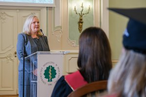 78 lekarzy dentystów i 7 higienistek stomatologicznych z dyplomami 78 lekarzy dentystów i 7 higienistek stomatologicznych z dyplomami