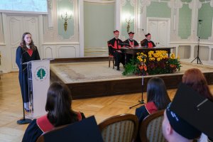 78 lekarzy dentystów i 7 higienistek stomatologicznych z dyplomami 78 lekarzy dentystów i 7 higienistek stomatologicznych z dyplomami